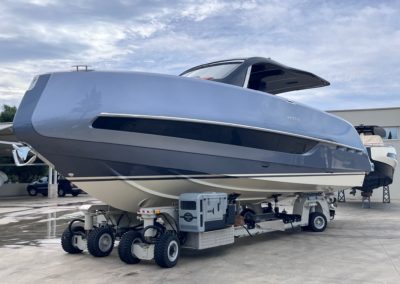 INVICTUS YACHT TT420 Spectrum Blue Distinct